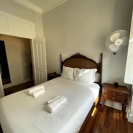 Room 2 Marechal 2-Barrio Alto/ Santa Catarina * Lisbon