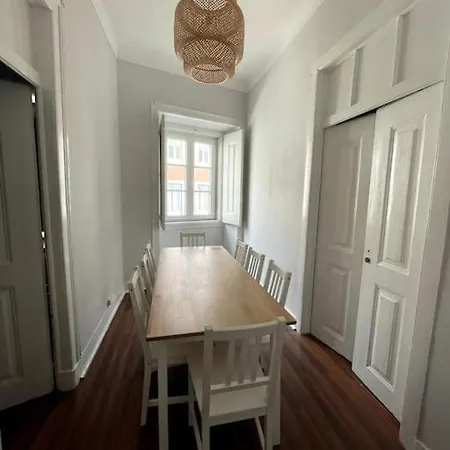 Room 2 Marechal 2-Barrio Alto/ Santa Catarina Lisbon