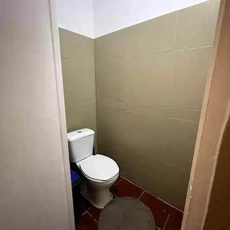 Room 2 Marechal 2-Barrio Alto/ Santa Catarina * Lisbon