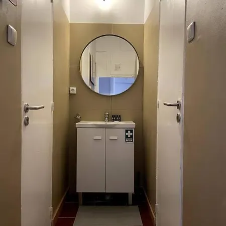 Lägenhet Room 2 Marechal 2-Barrio Alto/ Santa Catarina Lisboa